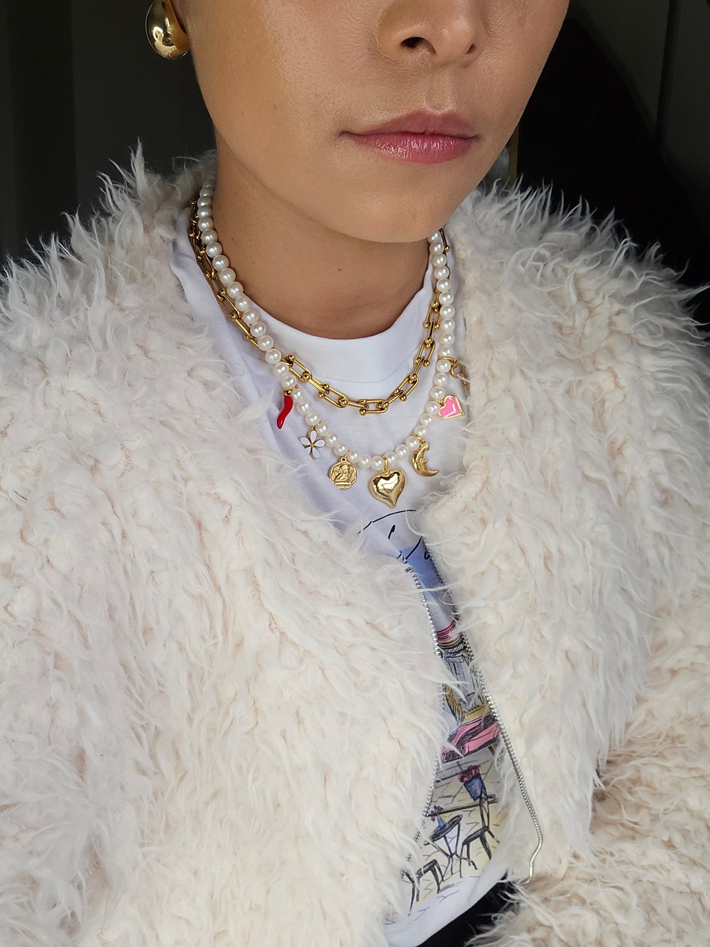 Charm with pearls