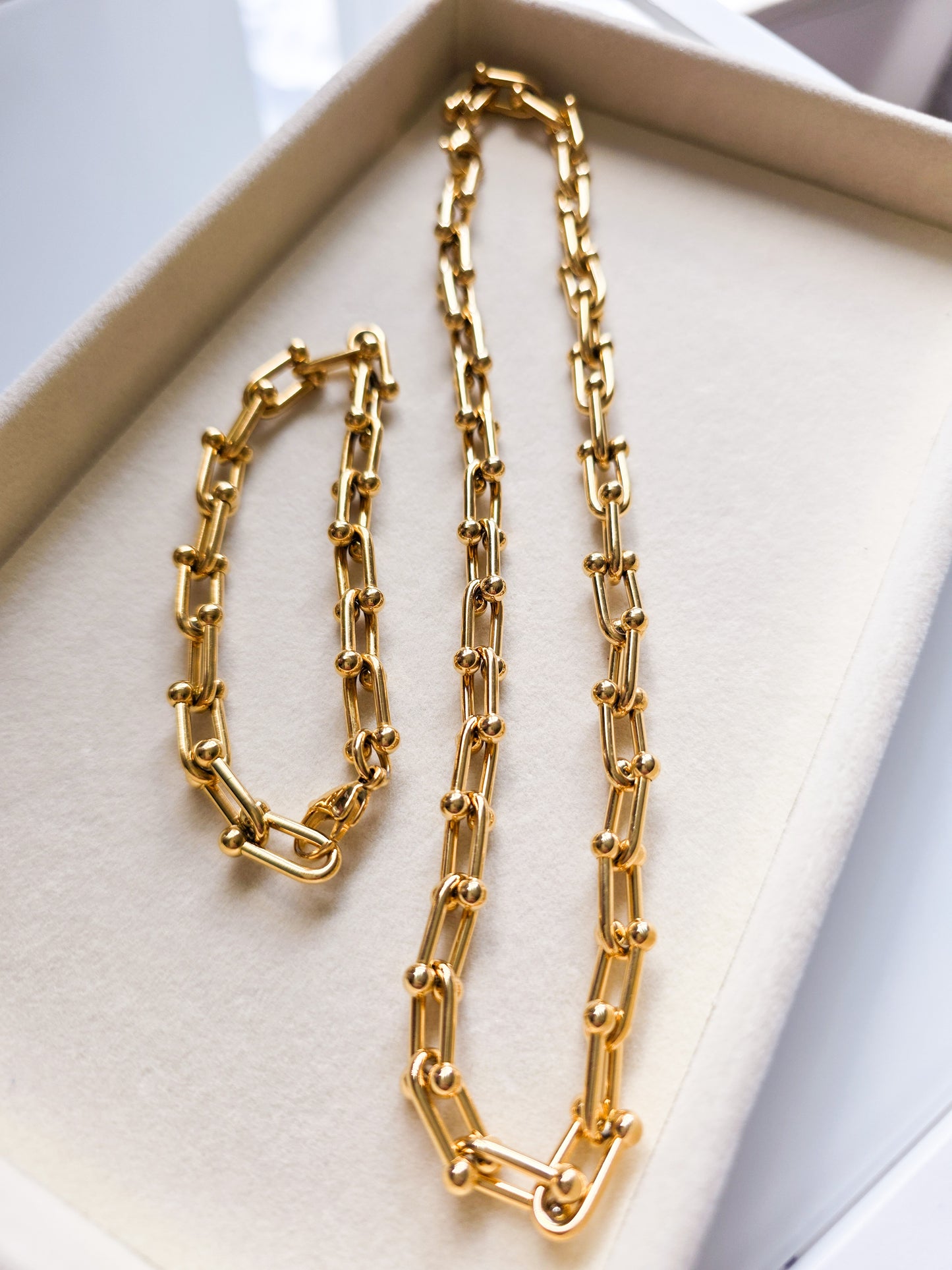 U shape necklace
